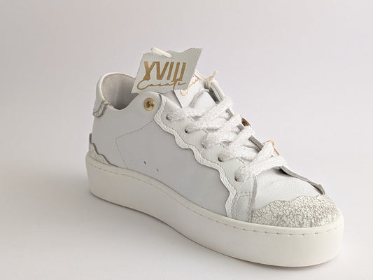 Sneakers Bianca "I Am Precious" con in vero oro XVIII carati.