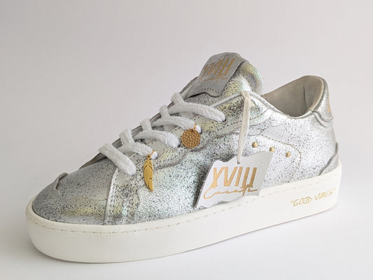 Sneakers Silver "Good Vibes" con ciondolo  in vero oro XVIII carati.